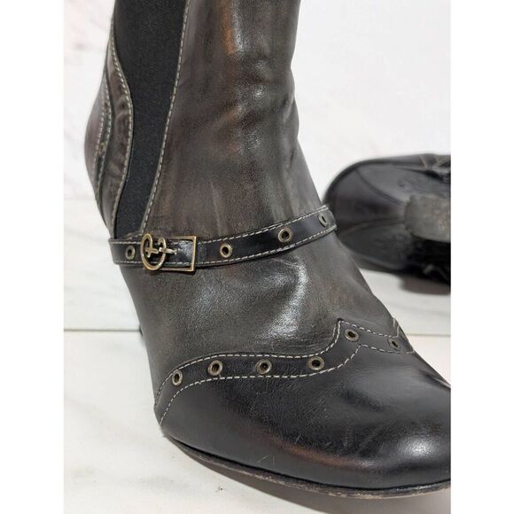 Dione Women's Gray & Black Solid Almond Toe Leather Bootie Size 4 - Picture 2 of 11
